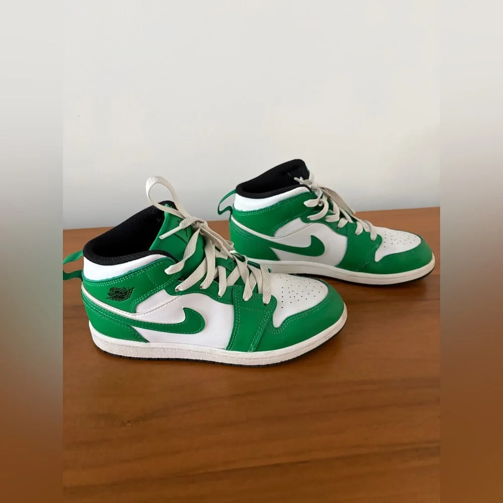 Nike Kids Sneakers in Green and White - Picture 3 of 5